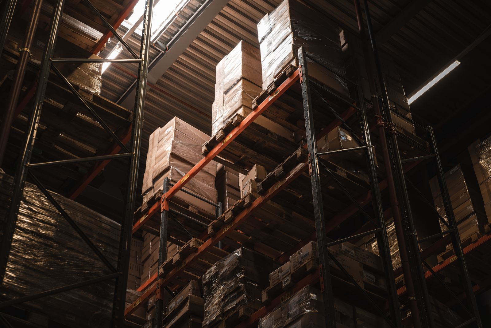 Large-scale warehouse supporting multi-brand, high-SKU FMCG operations